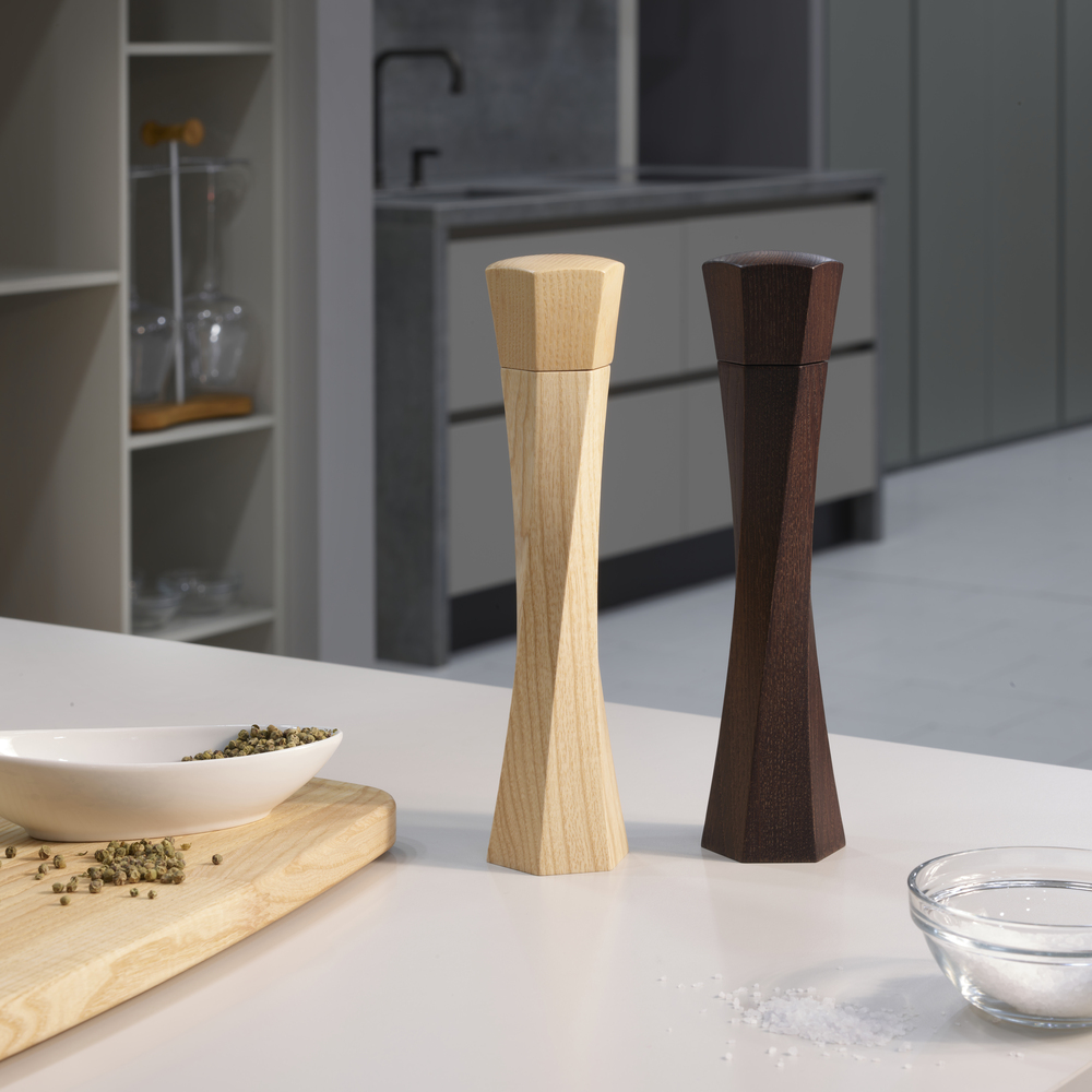 Legnoart TWIST SBLL, Salt/Peber Keramisk Kværn, small i lys Ask Legnoart TWIST SBLL, Salt/Peber Keramisk Kværn, small i lys Ask