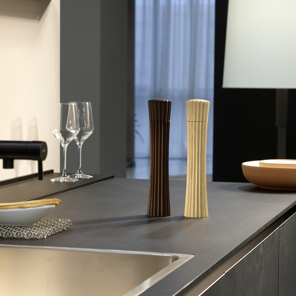 Legnoart PLEATS SCLL, Salt/Peber Keramisk Kværn, small i lys Ask Legnoart PLEATS SCLL, Salt/Peber Keramisk Kværn, small i lys Ask